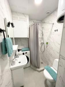 Ванна кімната в Tiffany Apartment