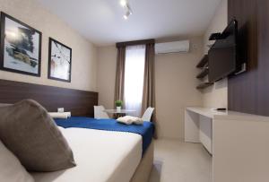 a hotel room with a bed and a television at Villa BonnaDea in Valjevo