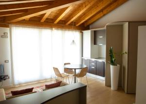 a kitchen with a table and chairs in a room at Residence Regina dei Prati in Mason Vicento