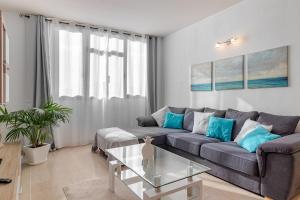 Posezení v ubytování Flatguest Trebolina - 3Bdr - FastWiFi - Parking