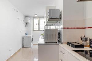 Kuchyň nebo kuchyňský kout v ubytování Flatguest Trebolina - 3Bdr - FastWiFi - Parking + 22 fotografií