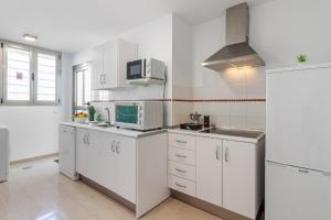 Kuchyň nebo kuchyňský kout v ubytování Flatguest Trebolina - 3Bdr - FastWiFi - Parking