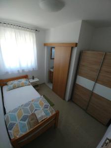 Postel nebo postele na pokoji v ubytování Apartmani Valuna