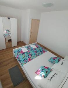 Postel nebo postele na pokoji v ubytování Apartmani Valuna