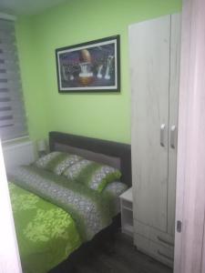 Ліжко або ліжка в номері Apartman HEDONIJA