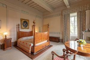 Postel nebo postele na pokoji v ubytování Borgo Studiati Residenza d'Epoca