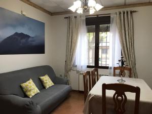 a living room with a couch and a table at El Paseo ATV in Riópar