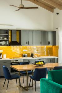 A kitchen or kitchenette at Villa JOYANA