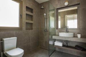 A bathroom at Villa JOYANA Még 24 kép