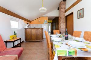 Kuchyň nebo kuchyňský kout v ubytování Apartments Ines