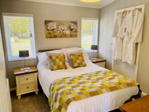 a bedroom with a bed with a checkered blanket at Hollicarrs - Newlands in York