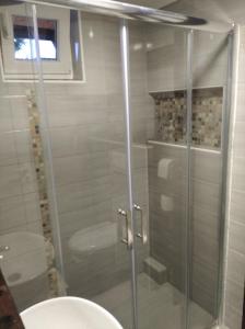 Ένα μπάνιο στο Apartman Čivović