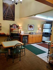 a kitchen with a table and chairs and a stove at Bison Plains Lodge in Moorhead