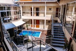 an overhead view of a building with a swimming pool at Ferian Plaza Hotel in Itapira