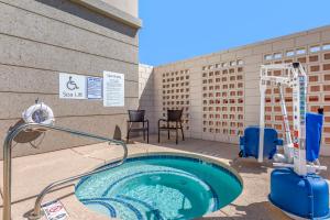 Holiday Inn Express & Suites - Phoenix Dwtn - State Capitol, an IHG Hotel