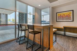 Imagen de la galería de Holiday Inn Express & Suites - Phoenix Dwtn - State Capitol, an IHG Hotel, en Phoenix