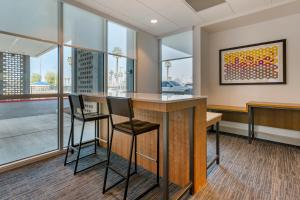 Gallery image of Holiday Inn Express & Suites - Phoenix Dwtn - State Capitol, an IHG Hotel in Phoenix