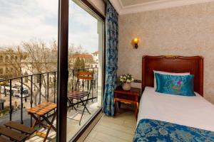 Postel nebo postele na pokoji v ubytování Rast Hotel Sultanahmet
