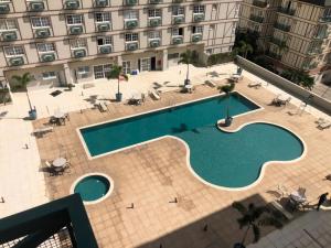 A view of the pool at Flat Garden Itaipava or nearby