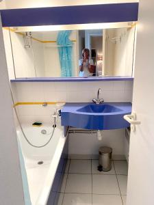 Ένα μπάνιο στο Appartement familial avec vue sur la mer à Agay - 40 m² + piscine +16 φωτογραφίες