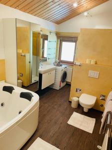 Koupelna v ubytování Uriges Alpen-Apartment Stefan Juen