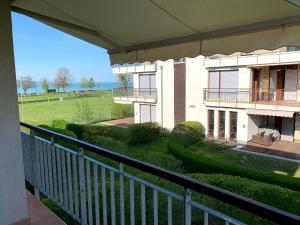 Балкон или терраса в Lakeside Luxury Apartment