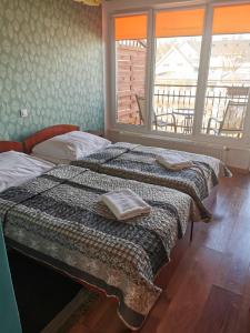 Ein Bett oder Betten in einem Zimmer der Unterkunft Dom Wczasowy Radość