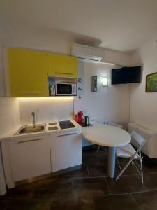 Kuhinja oz. manjša kuhinja v nastanitvi Apartma Viktorija