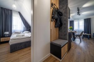Posteľ alebo postele v izbe v ubytovaní APARTAMENT BIAŁKA TATRZAŃSKA TATRY SUN&SNOW