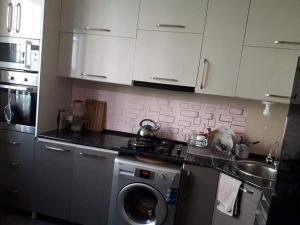 Kuchyň nebo kuchyňský kout v ubytování Guest House Kldiashvili