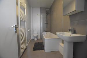 Phòng tắm tại Apartments Argyle Square