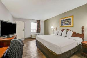 Katil atau katil-katil dalam bilik di Motel 6 Lester - Philadelphia Airport