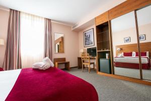 Posteľ alebo postele v izbe v ubytovaní Hospedium Hotel Casino Del Tormes
