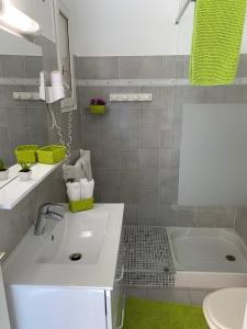 Koupelna v ubytování Residence Motel Corsicana + 37 fotografií
