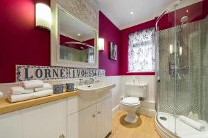 Koupelna v ubytování 3 bedroom Apartment on Portobello Road in Notting Hill