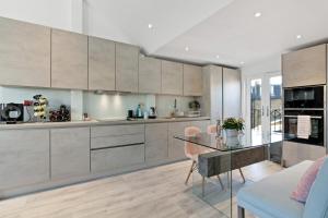 Lovely Newly-Renovated 3 bed 2 bath in Fulham