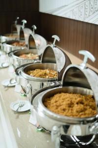 Makanan di atau berdekatan hotel