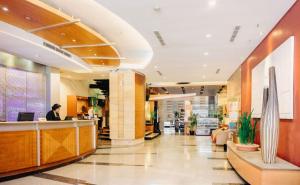 Vstupní hala nebo recepce v ubytování Greenhills Elan Hotel Modern - Newly Renovated