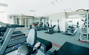 Fitness centrum a/nebo fitness zařízení v ubytování Greenhills Elan Hotel Modern - Newly Renovated