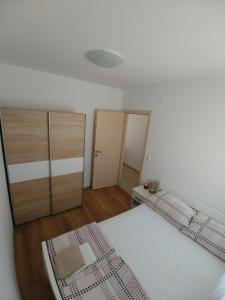 Postel nebo postele na pokoji v ubytování Apartmani Valuna