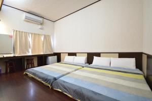 Giường trong phòng chung tại Luyi Ludao B&B