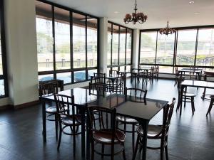 Hotel IYA餐厅或其他用餐的地方