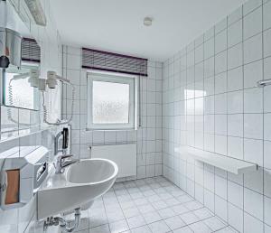 Koupelna v ubytování Hotel Tannenblick + 20 fotografií