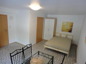 Postel nebo postele na pokoji v ubytování Haus Wangen Studio