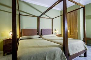 Lova arba lovos apgyvendinimo įstaigoje Hotel Las Casas del Duque