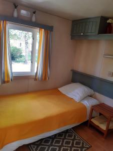 Camping Etang Du Camp客房内的一张或多张床位