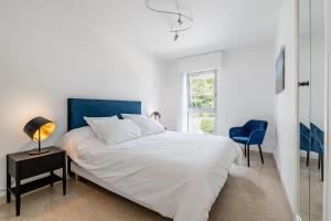 Кровать или кровати в номере Lou Bèu par Dodo-a-Cassis