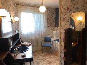 L'enclos Des Lys, Villa Raffinée Proche de la Mer, Linge Inclus的休息区