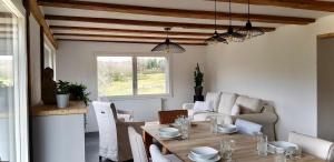 a dining room with a table and chairs at CŒUR VERT ökologisch mit viel Ambiente für Seelen-Wellness in Ronchamp
