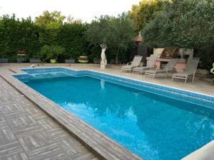 The swimming pool at or close to Appartement Rez de chaussé